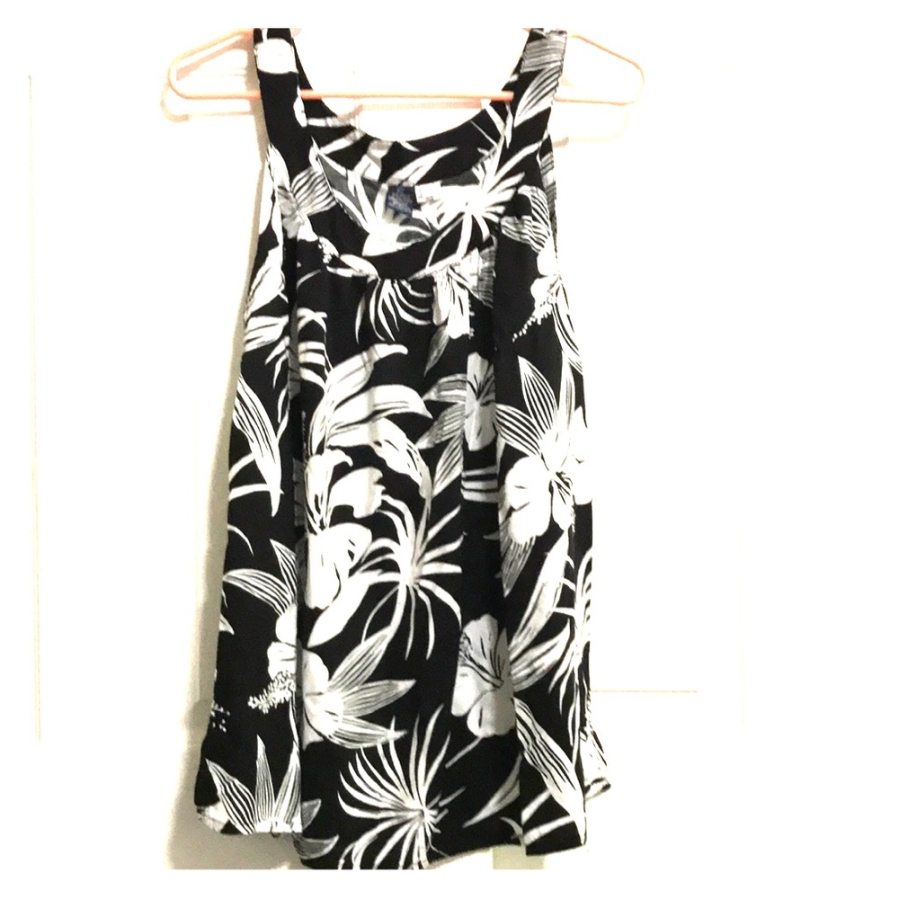 Hibiscus Collection Hawaii black and white top